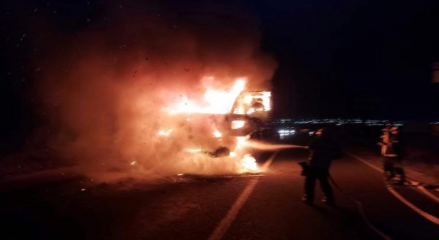 Tekirdağ’da 2 araç, alev alev yandı