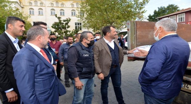 Süleymanpaşa Belediyesi’nden 300 çiftçiye yem bitkisi tohumu desteği