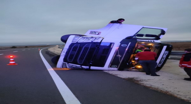 Edirne’de devrilen TIR’ın sürücüsü yaralandı