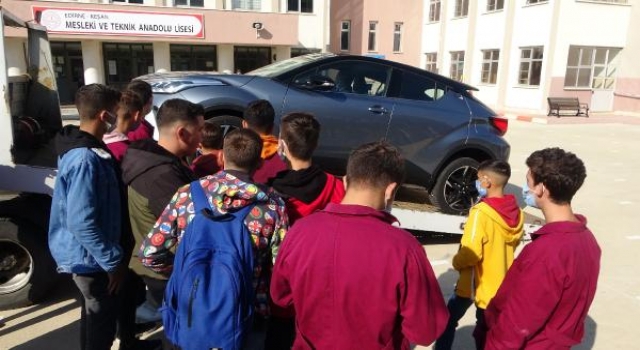 Meslek liseli öğrencilerin eğitimi için okula sıfır araç hibesi
