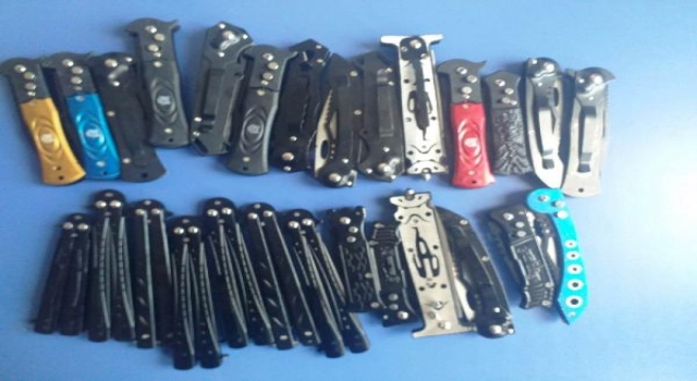 Sustalı bıçak satan seyyar satıcı gözaltına alındı
