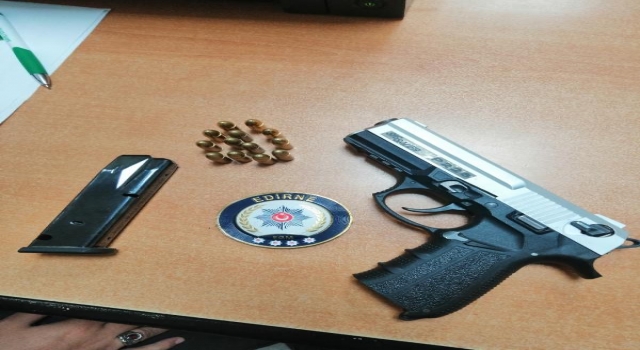 Üzerinde ruhsatsız tabancayla yakalandı