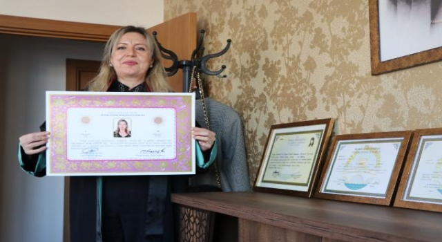 Emekli öğretmen 4’üncü üniversiteyi bitirip avukat oldu