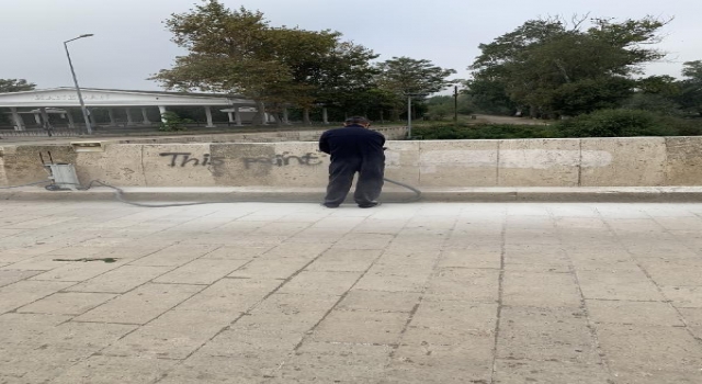 Sprey boyayla tarihi köprüye yazılan yazılar silindi