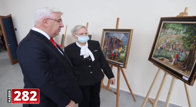 Aysel Foçalıgilyağlı boya, antika obje ve kitre bebek sergisi açıldı