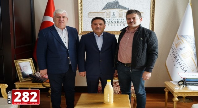 Başkan Yüksel Vali Çiçek’i makamında ziyaret etti  Afyon Valisi Çiçek’e meşhur Velimeşe bozası