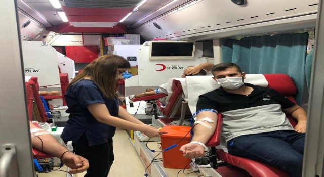Gönül Elçileri liselilerle birlikte kan bağışında bulundu