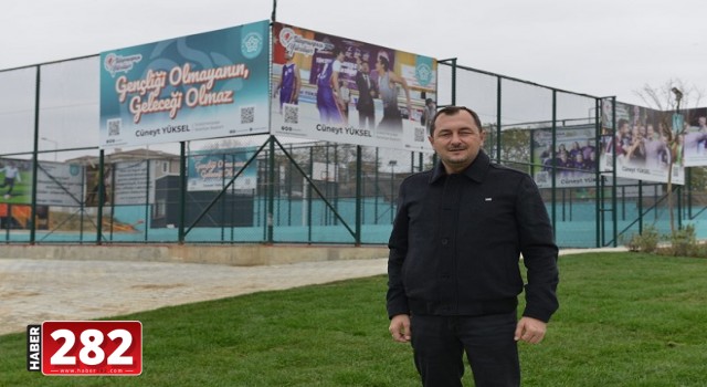 Başkan Yüksel yapımı süren spor sahalarını denetledi