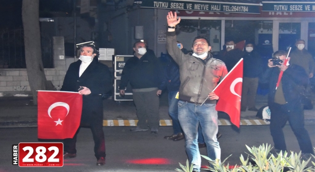 Yüz binler İstiklal Marşı’nı bir ağızdan söyledi