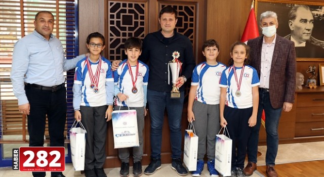 ŞAMPİYONLARDAN ZİYARET