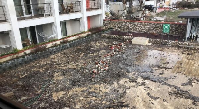 Enez’de deniz taştı; iş yerleri ve yolları su bastı (2)