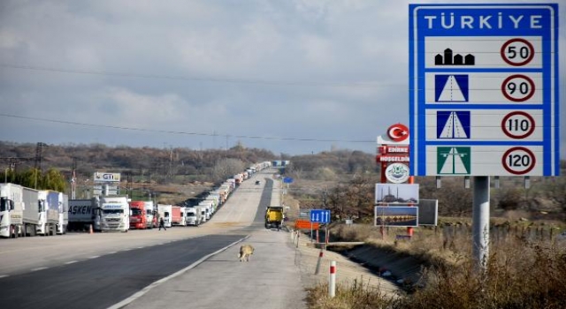 İhracat arttı, TIR kuyrukları uzadı