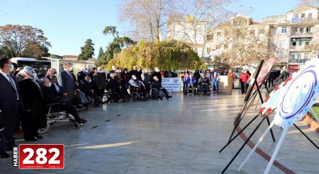 3 Aralık Dünya Engelliler Günü Dolayısıyla Çelenk Sunma Töreni Düzenlendi