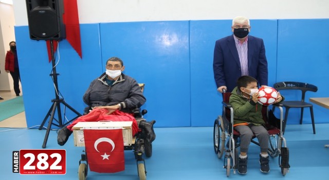 Sevgiyle Tüm Engelleri Aşıyoruz