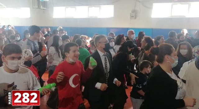 SEVGİ ENGELİ AŞTI!