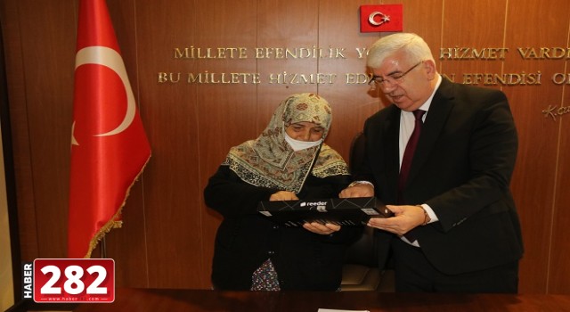 Başkan Yüksel’den Anlamlı Hediye