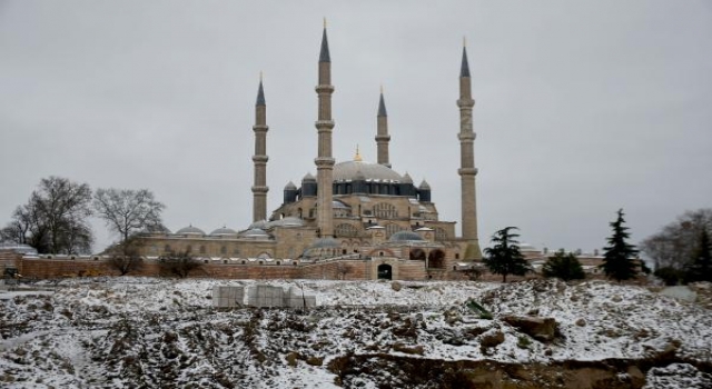 Beyaza bürünen Edirne’de hava buz kesti