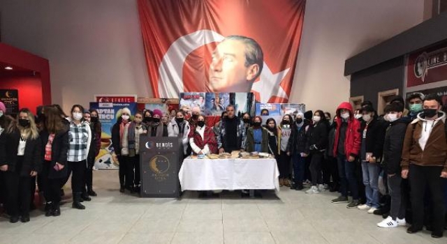 Keşan’da 5 kitap getiren 1000 öğrenci Kesişme; İyi ki Varsın Eren filmini izledi