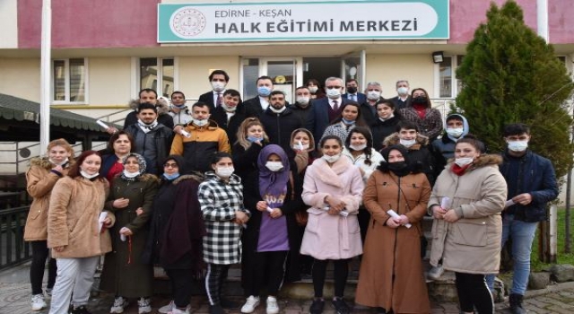 Keşan’da temel makine dikiş kursunu tamamlayan kursiyerlere sertifikaları verildi