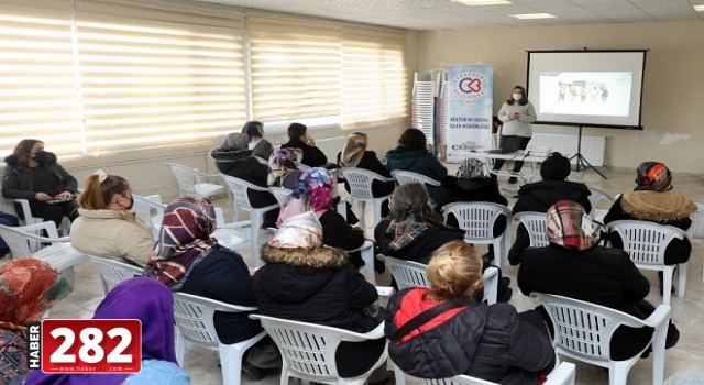 ÇERKEZKÖY İLÇESİNDE KADIN SAĞLIĞI VE AİLE PLANLAMASI SÖYLEŞİSİ DÜZENLEDİ