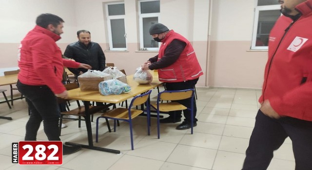 İSTANBUL’A GİDECEK VATANDAŞLARA KIZILAY SAHİP ÇIKTI!
