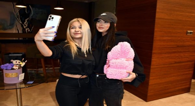 Rumen şarkıcı Inna’nın uçağı hava muhalefeti nedeniyle İstanbul’a inemedi