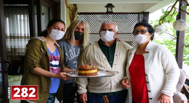Tekirdağ'da evlerinden çıkamayan yaşlı çifte sürpriz 49'uncu evlilik yıldönümü kutlaması