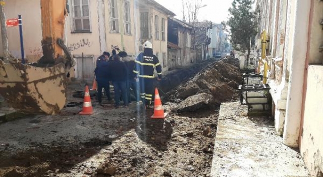 Kazılan yolda göçük sonrası gaz sızıntısı