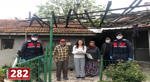 Jandarmadan genç kıza doğum günü sürprizi
