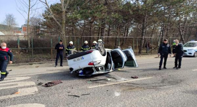Takla atan otomobilin sürücüsü yaralandı