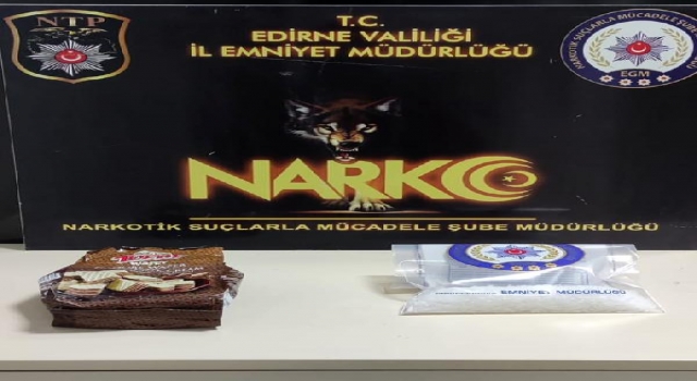 Araçtan attıkları poşetten uyuşturucu çıkan 2 şüpheli tutuklandı