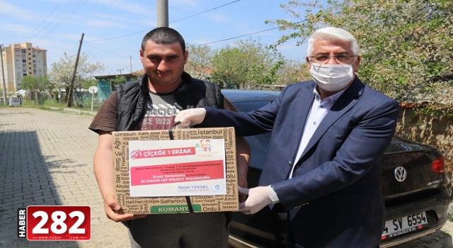 Tebrik Çiçekleri Erzak Olup Ailelere Teslim Ediliyor