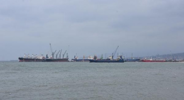 Marmara Denizi’nde poyraz; gemiler ve tekneler demir attı