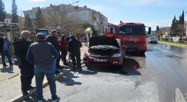 Lülerburgaz’da, seyir halindeki otomobil yandı