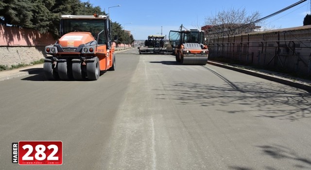 BÜYÜKŞEHİR BELEDİYESİ YOL YAPIM ÇALIŞMALARINA DEVAM EDİYOR