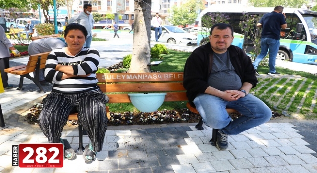 Tekirdağ'da parklara "sosyal mesafeli banklar" yerleştirildi
