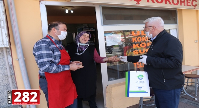 Başkan Yüksel Ulaş ve Misinli Mahallelerinde Kapı Kapı Gezerek Maske Dağıttı