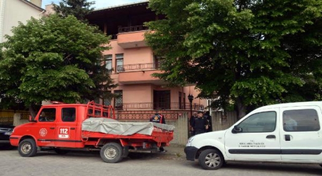 Yalnız yaşadığı evinde ölü bulundu