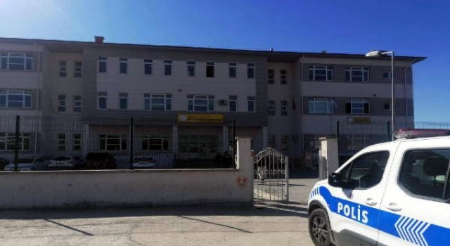 Mesleki eğitim merkezinde bıçaklı kavga: 1 yaralı