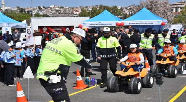 Tekirdağ’da eğitimi tamamlayan öğrenciler ’trafik dedektifi’ oldu