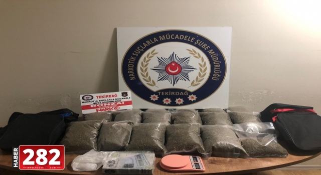 Tekirdağ'da sürücüsünün bırakıp kaçtığı araçta 13 kilogram uyuşturucu ele geçirildi
