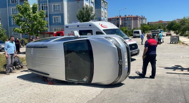 Edirne’de otomobille hafif ticari araç çarpıştı: 2 yaralı