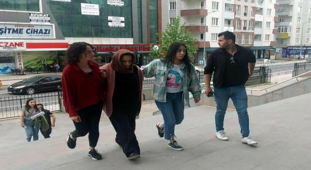 Anne, 6 yaşındaki kızını bıçaklayarak öldürdü(2)