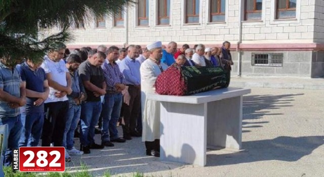 Annesinin bıçaklayarak öldürdüğü Ela Nur, toprağa verildi