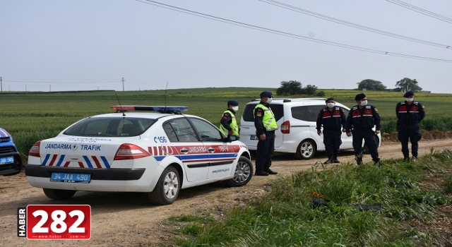 Jandarma, tarlaları kullanarak İstanbul'dan Tekirdağ'a geçmek isteyenlere izin vermedi