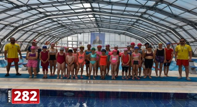 BÜYÜKŞEHİR BELEDİYESİ ÇOCUKLARI SU SPORLARI İLE BULUŞTURDU