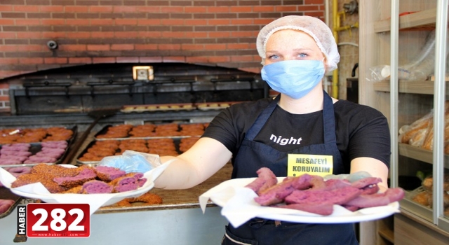 Edirneli fırıncı "mor simit" üretti