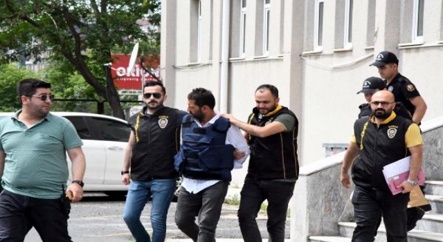 TUTUKLANDI (Bıçaklayıp, başında sela okudu)