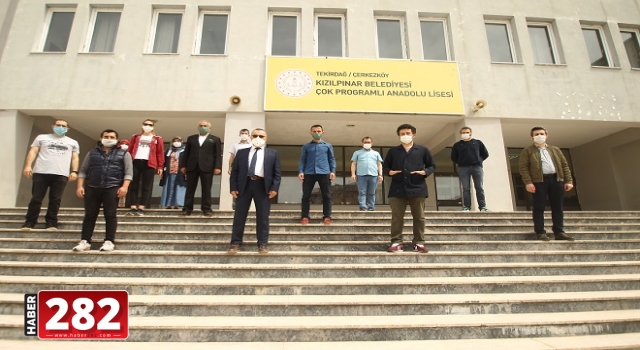 Eski okul sıraları şehit çocukları için oyuncağa dönüştürülüyor