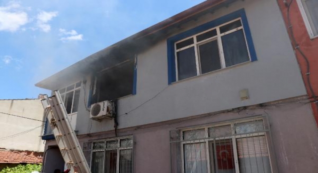 Annesi içerideyken evi ateşe verdi, ’Gidin söndürün’ dedi